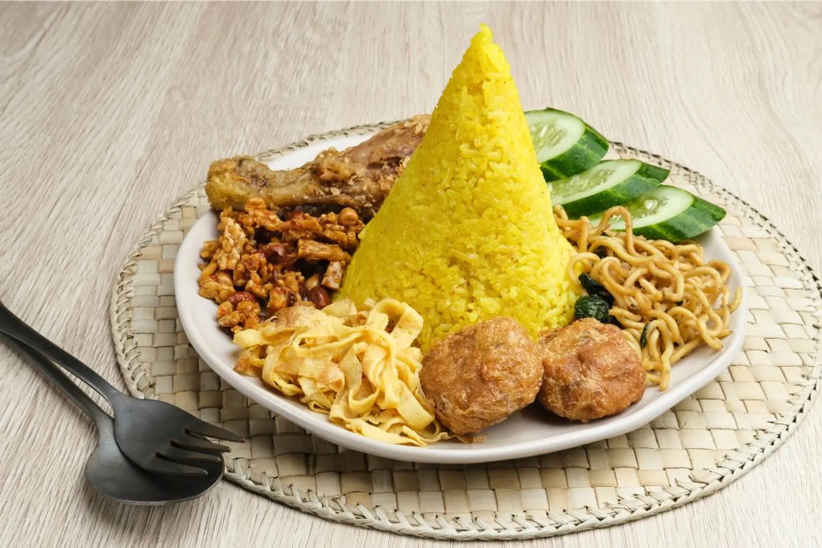 Resep Nasi Kuning Tradisional: Aroma Menggugah Selera, Warisan Kuliner Indonesia